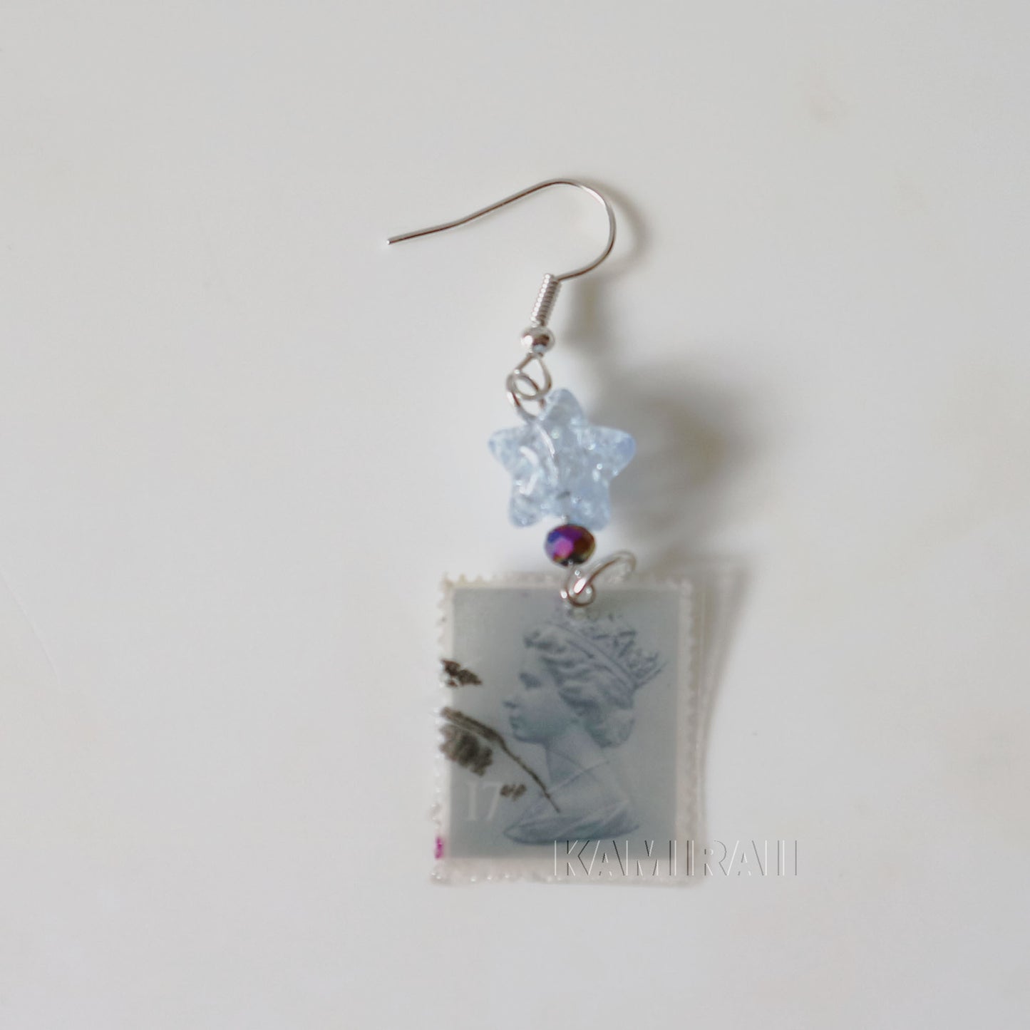 Boucle d’oreille unique en timbre vintage