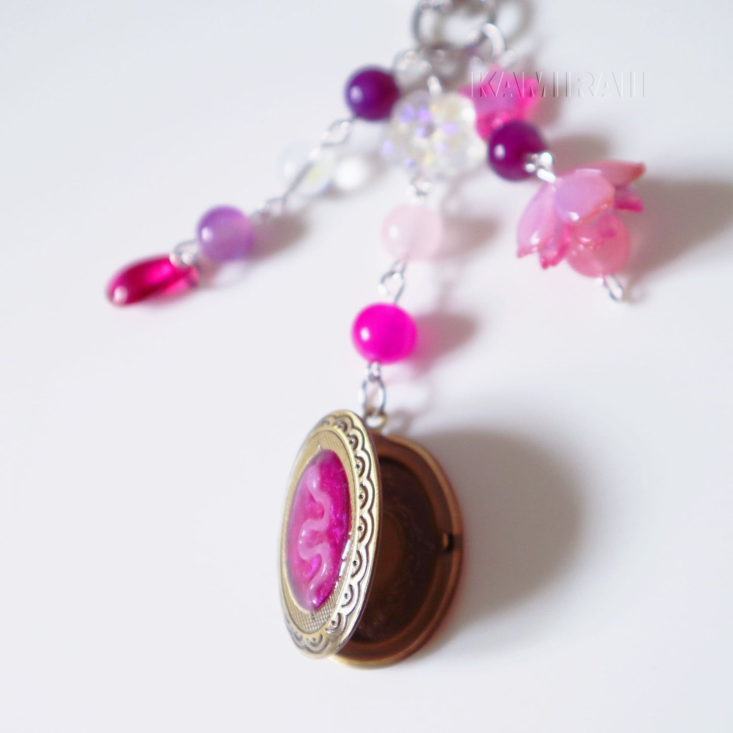 Porte-clé locket décoré à la main
