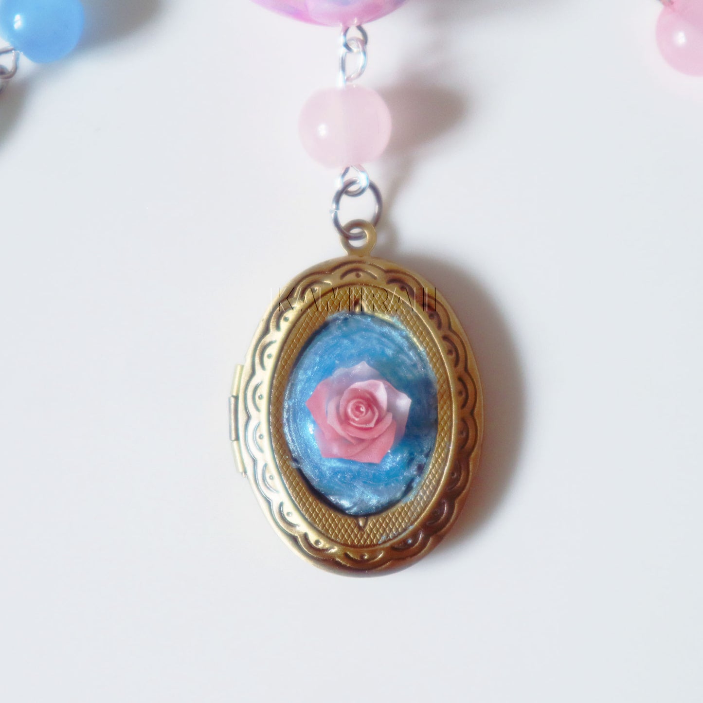 Porte-clé locket décoré à la main