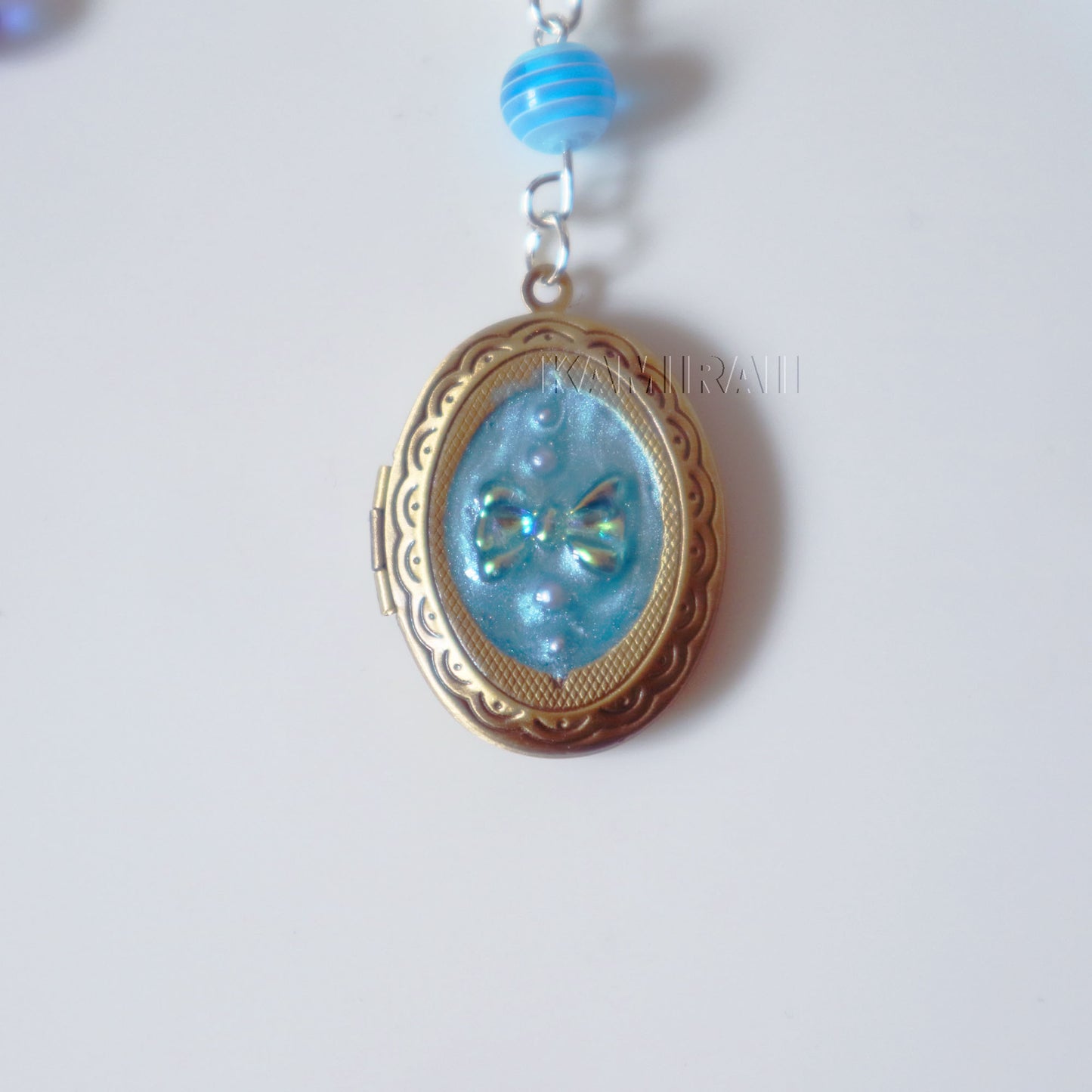 Porte-clé locket décoré à la main